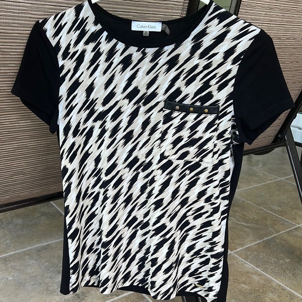 Calvin Klein short sleeve shirt top XS leopard